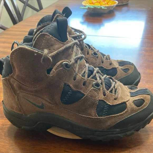 Nike ACG Shoes Nike Acg Trail Brown Hiking Boots Shoes Vintage